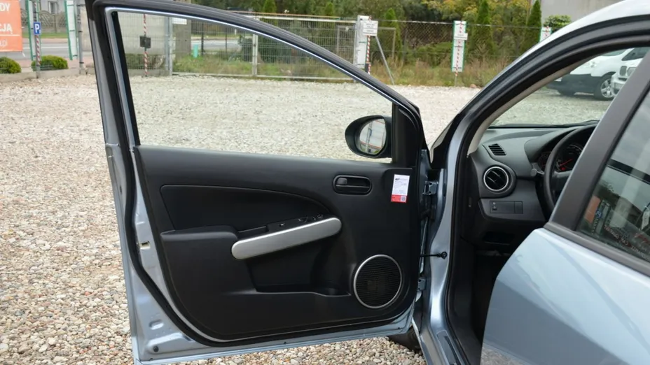 MAZDA 2 -