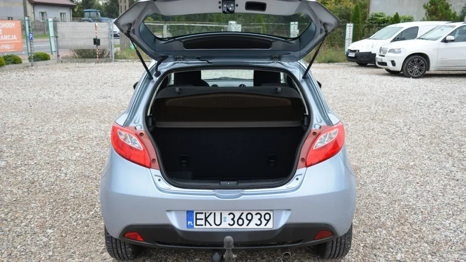 MAZDA 2 -
