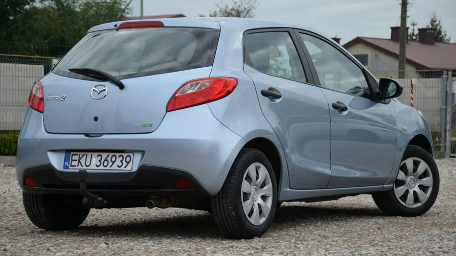 MAZDA 2 -