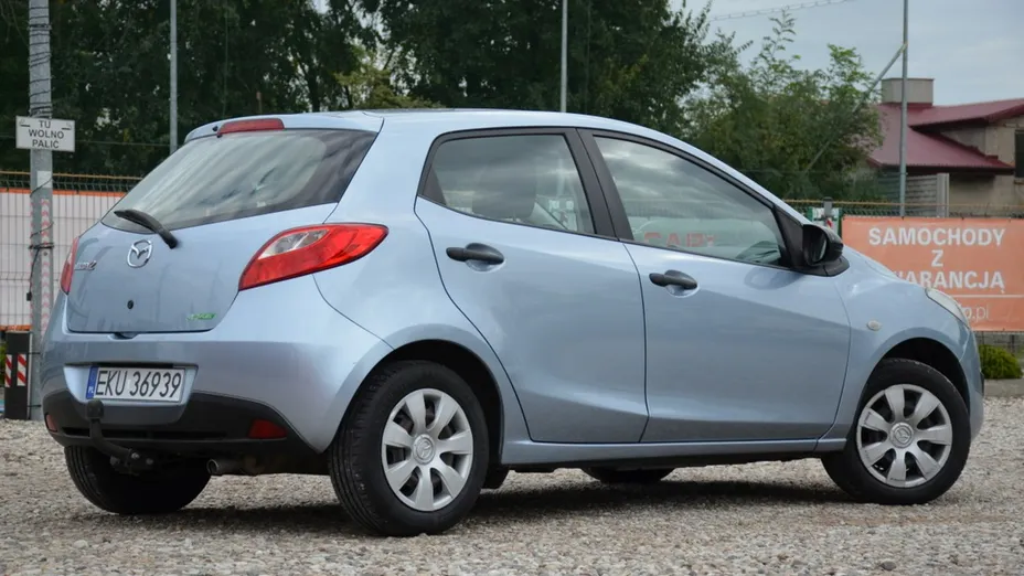 MAZDA 2 -