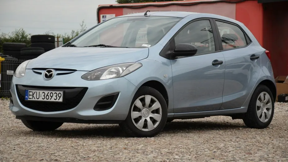 MAZDA 2 -