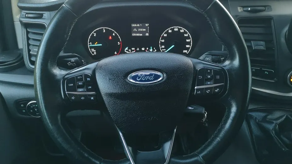 FORD Tourneo Custom -