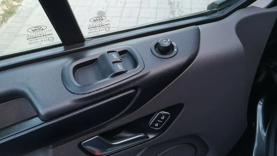 FORD Tourneo Custom -