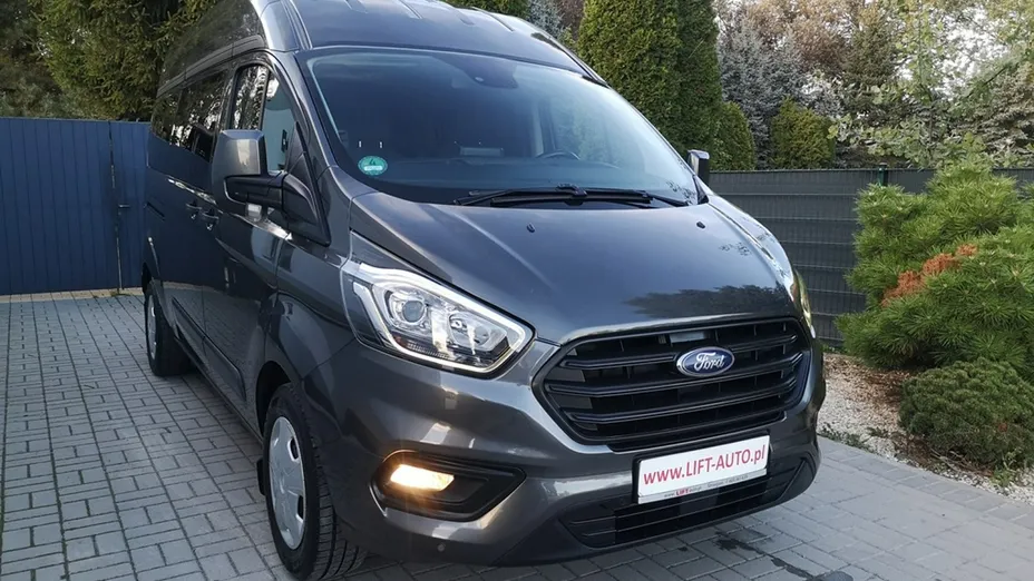 FORD Tourneo Custom -