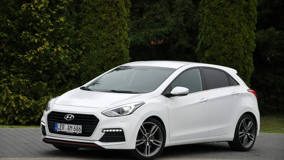 HYUNDAI i30 -