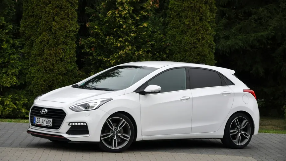 HYUNDAI i30 -