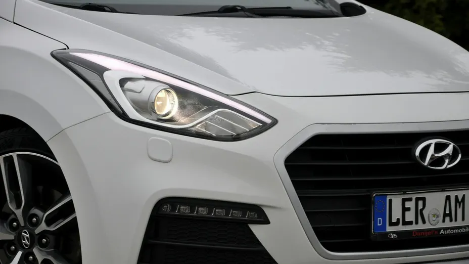 HYUNDAI i30 -