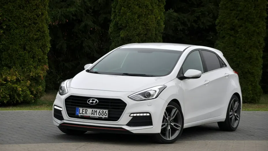 HYUNDAI i30 -