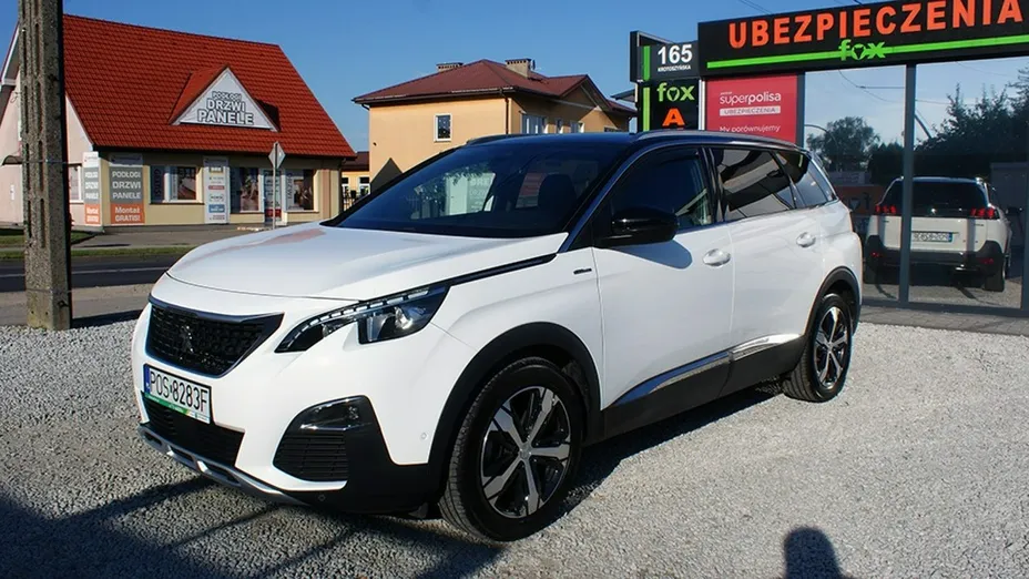 PEUGEOT 5008 -