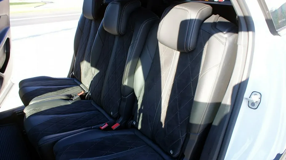 PEUGEOT 5008 -