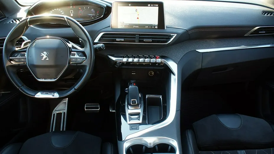 PEUGEOT 5008 -