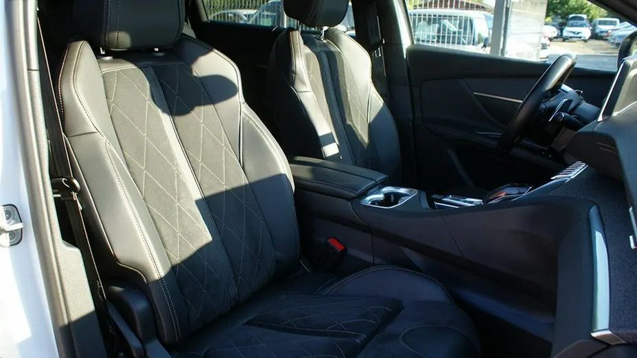 PEUGEOT 5008 -