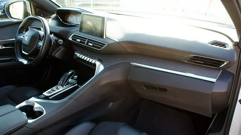PEUGEOT 5008 -