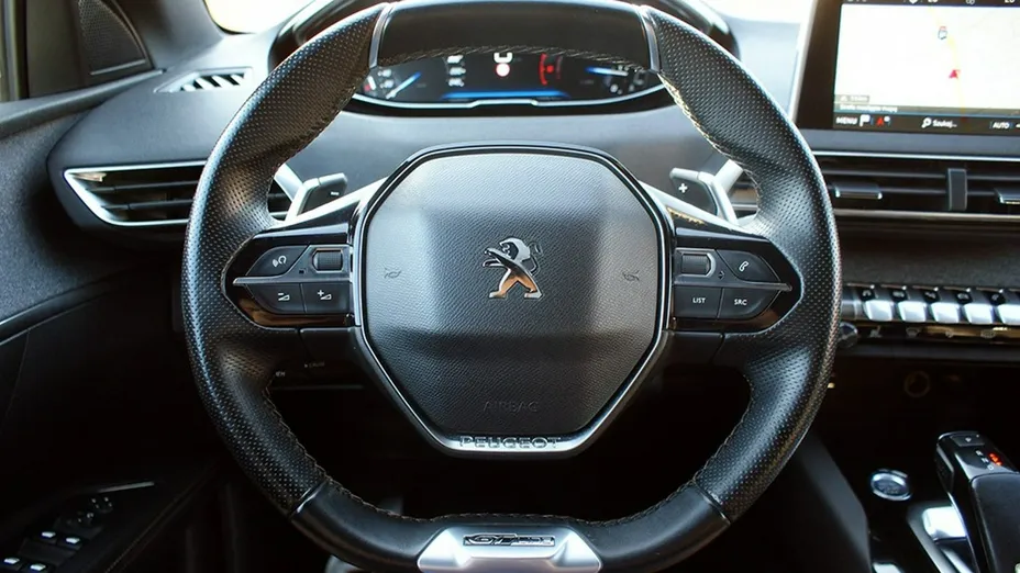 PEUGEOT 5008 -