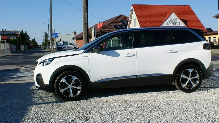 PEUGEOT 5008 -