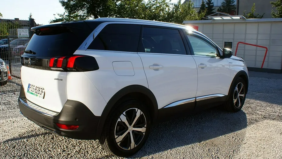 PEUGEOT 5008 -