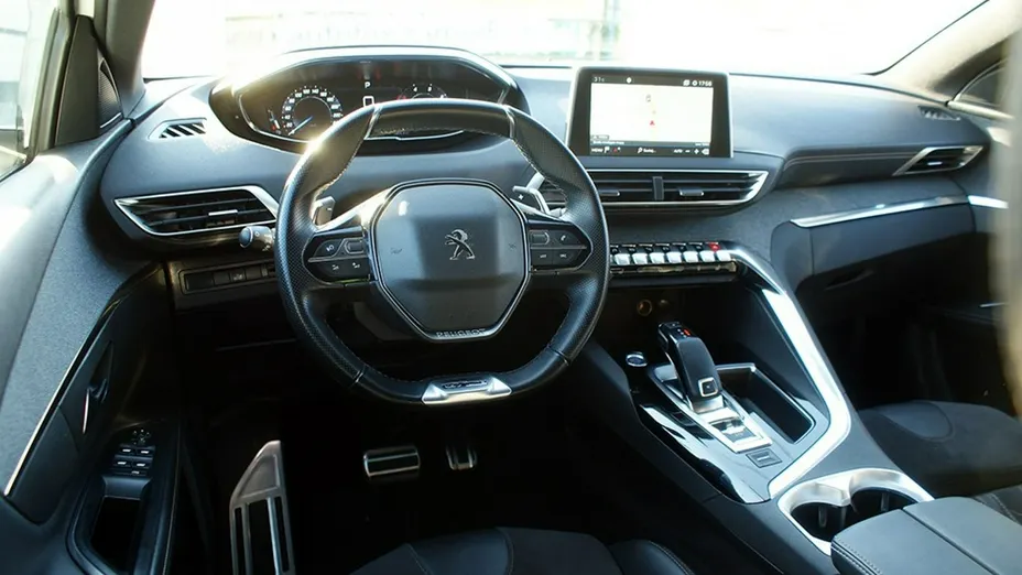 PEUGEOT 5008 -