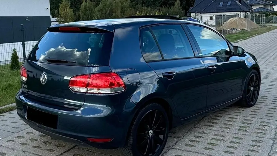 VOLKSWAGEN Golf -