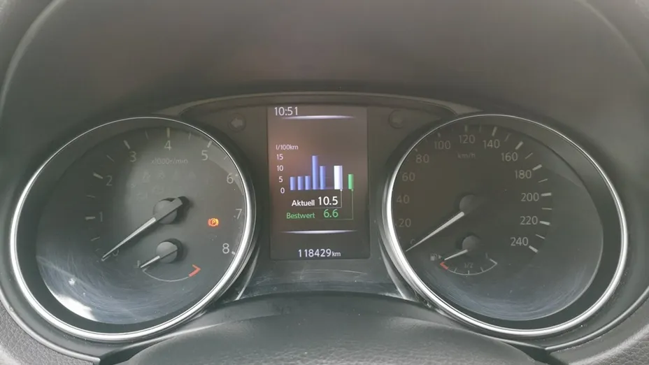 NISSAN Qashqai -