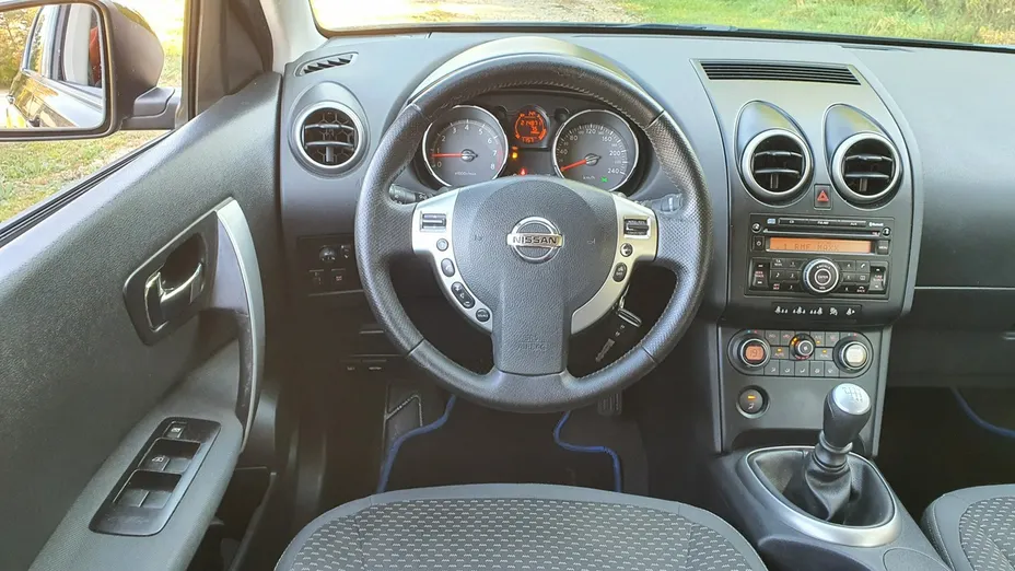 NISSAN Qashqai -