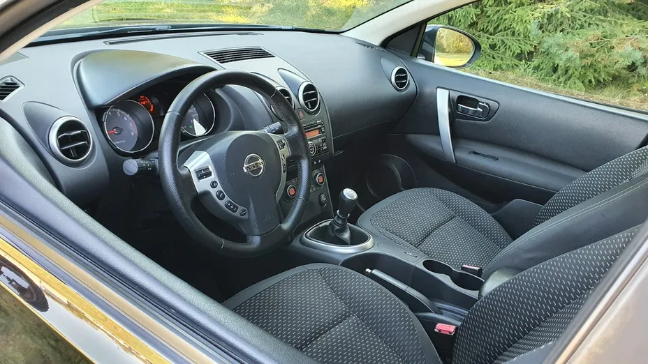 NISSAN Qashqai -