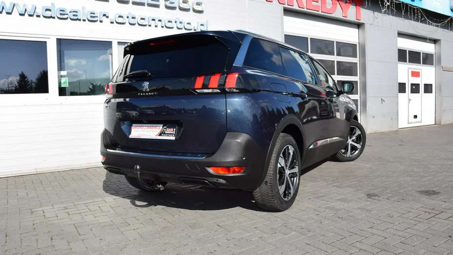 PEUGEOT 5008 -