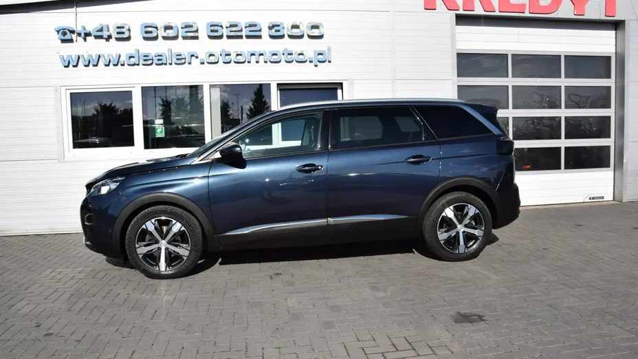 PEUGEOT 5008 -