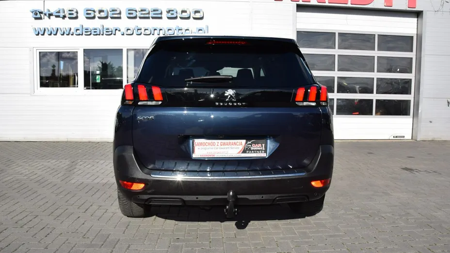 PEUGEOT 5008 -