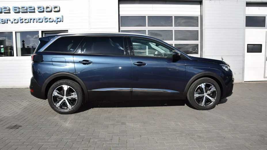 PEUGEOT 5008 -