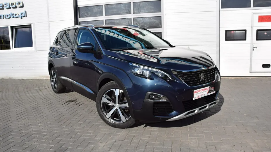 PEUGEOT 5008 -
