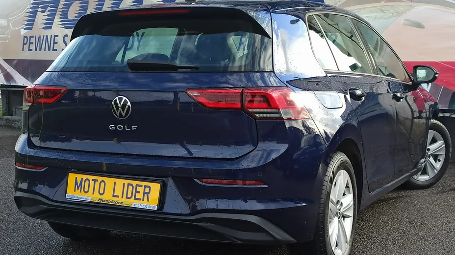 VOLKSWAGEN Golf -