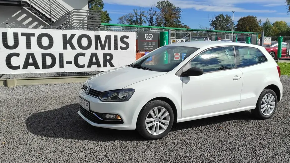 VOLKSWAGEN Polo -