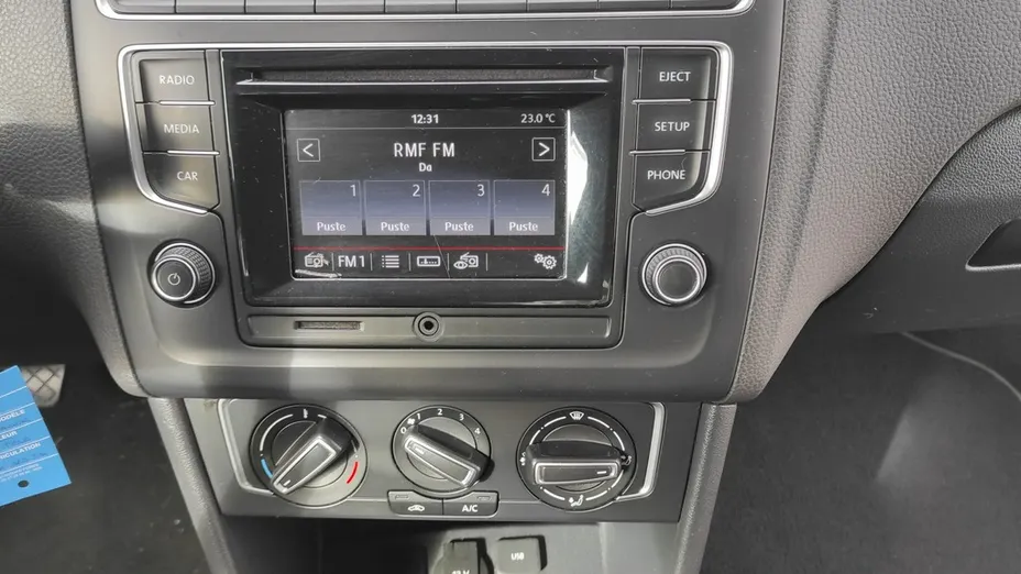 VOLKSWAGEN Polo -