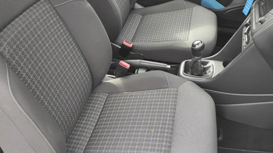 VOLKSWAGEN Polo -