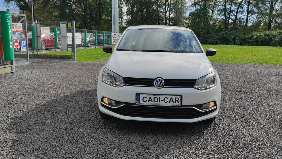 VOLKSWAGEN Polo -
