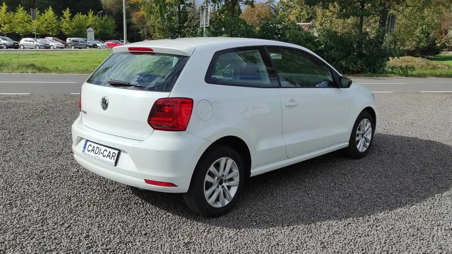 VOLKSWAGEN Polo -