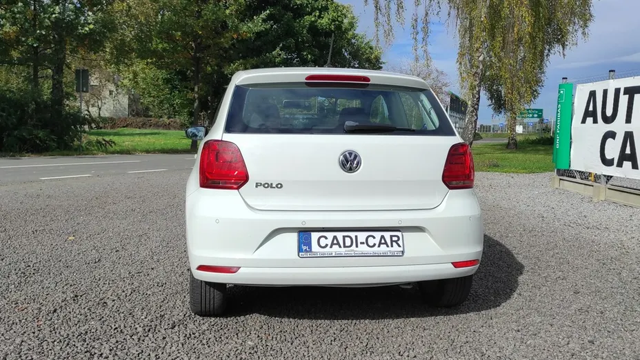 VOLKSWAGEN Polo -