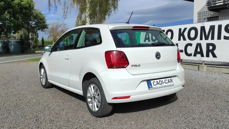 VOLKSWAGEN Polo -