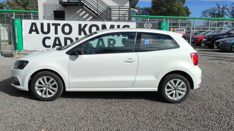 VOLKSWAGEN Polo -