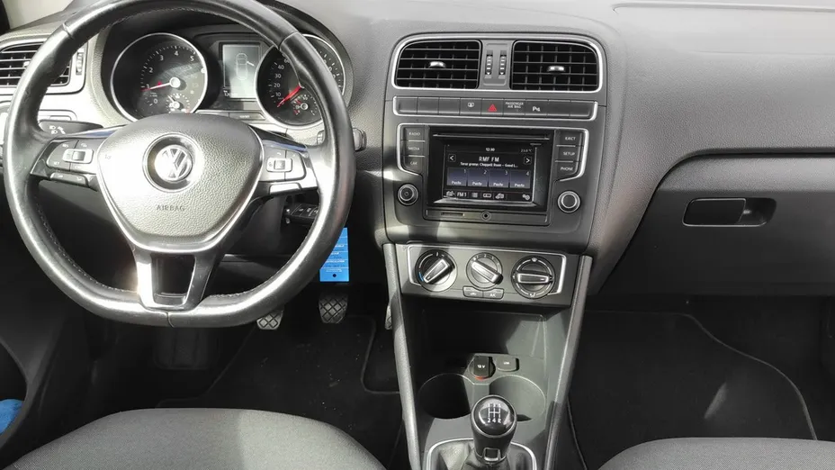 VOLKSWAGEN Polo -