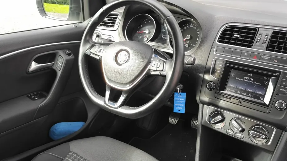 VOLKSWAGEN Polo -