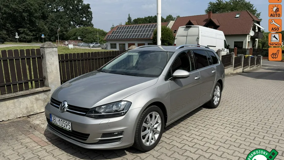 VOLKSWAGEN Golf -