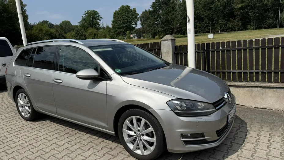 VOLKSWAGEN Golf -