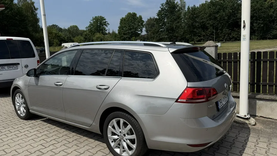 VOLKSWAGEN Golf -