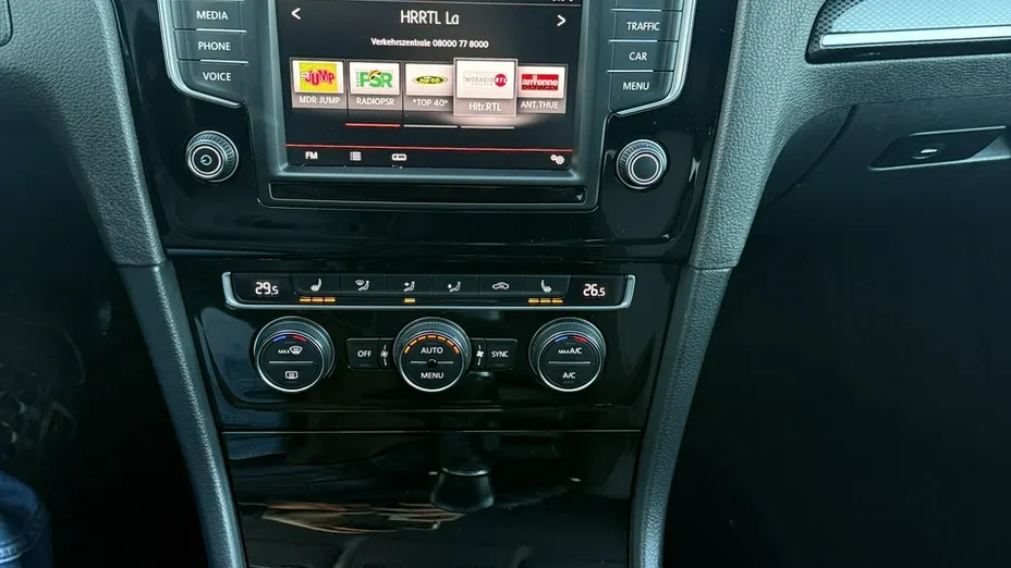 VOLKSWAGEN Golf -