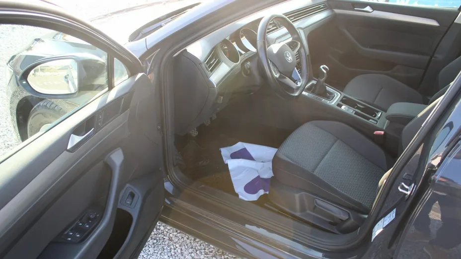 VOLKSWAGEN Passat -