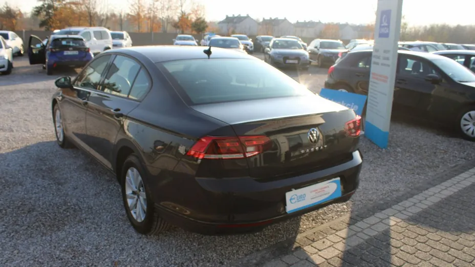 VOLKSWAGEN Passat -