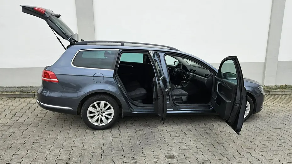 VOLKSWAGEN Passat -