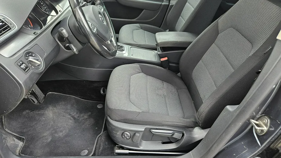 VOLKSWAGEN Passat -