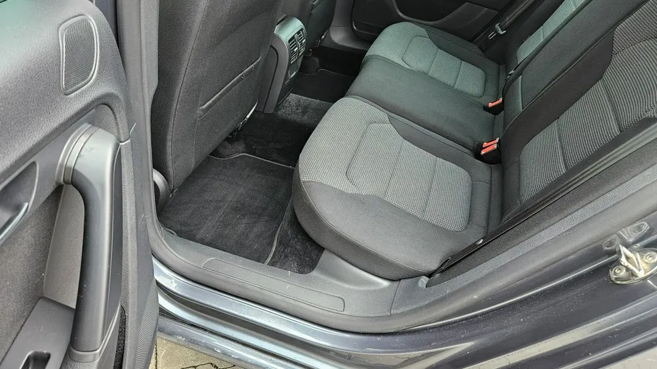 VOLKSWAGEN Passat -